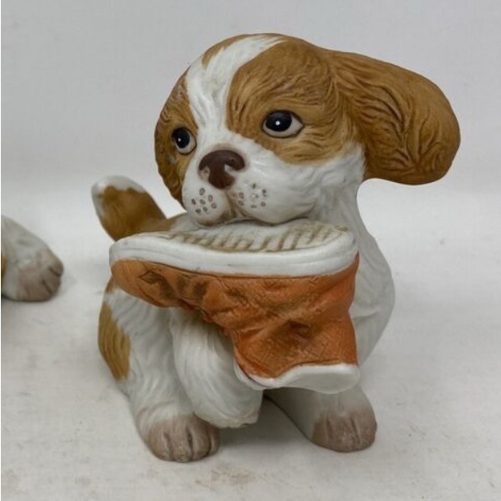 1 Vintage HOMCO Porcelain Cocker SpanielPuppy Figurine w/Shoe/Boot - Picture 1 of 2